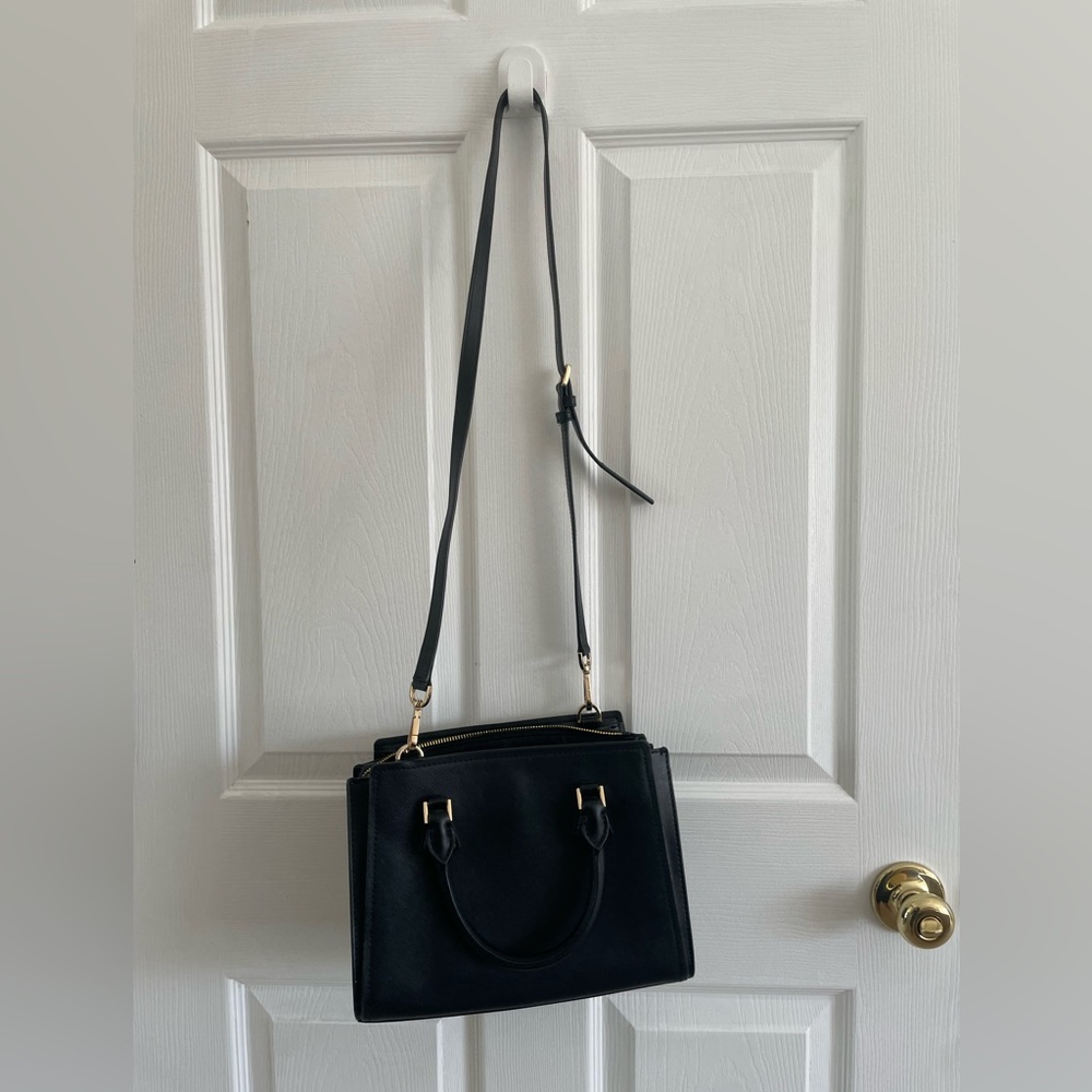 Michael kors purse - Picture 3 of 7